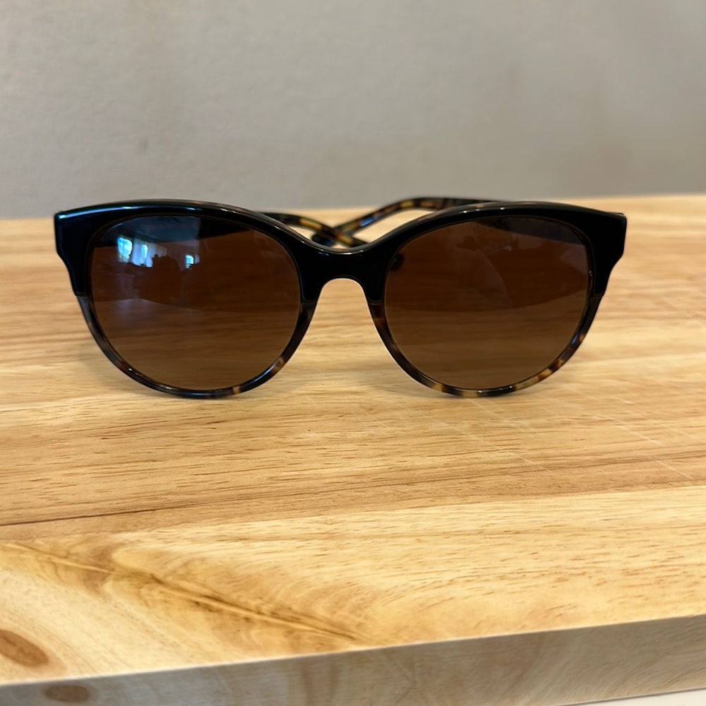 Reposh Tory Burch tortoise sunglasses